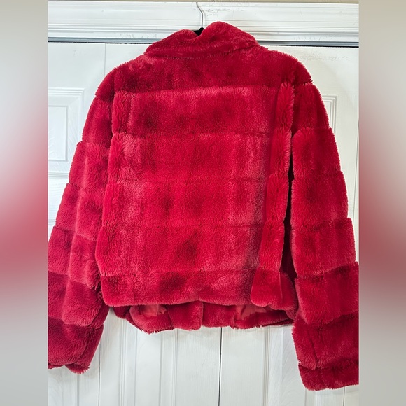 For @veramcgriff74 Luxurious Red Faux Fur Jacket - Picture 5 of 5